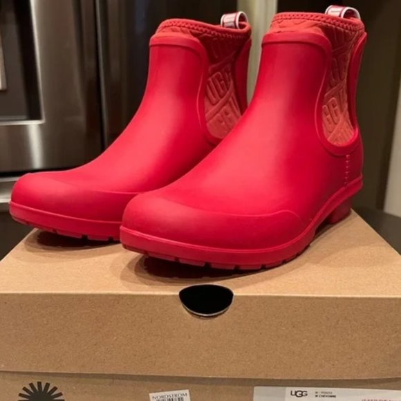 NEW! UGG Chevonne Boot Ribbon Red Women size 5 - Picture 1 of 13